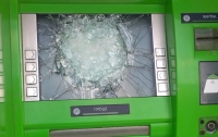 По центру Полтавы бродил мужчина и разбивал банкоматы