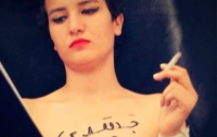 Активистка FEMEN дерзко ведет себя и за решеткой