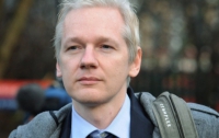 Основатель WikiLeaks надеется просидеть в посольстве Эквадора еще полгода