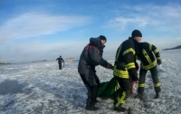 В Черкассах два подростка провалились под лед, один погиб