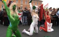 У FEMEN теперь Римские каникулы (ФОТО)