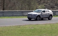 Jaguar испытала свой новый кроссовер E-Pace (видео)