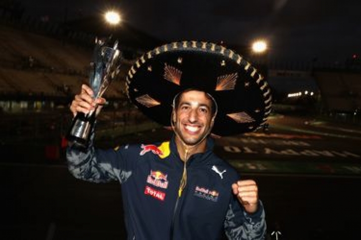 Пилот 'Ред Булл' Риккьярдо стал третьим на Гран-при Мексики после штрафа Феттеля