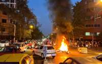 Массовые протесты в Иране: в крупнейшей тюрьме произошел взрыв и пожар (видео)