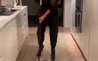 Шакира со шваброй в руках записала новое обращение к Жерару Пике