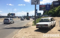 В Киеве пожилой водитель умер за рулем и вылетел с дороги