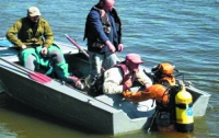Два рыбака пропали с перевернувшейся на водохранилище лодки