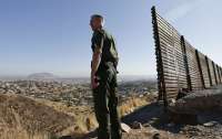 Байден обещает остановить строительство стены с Мексикой