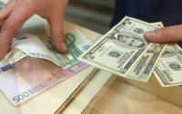 Украинцы сдают валюты больше, чем покупают