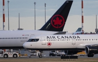 Уснувшую девушку забыли в самолете в Канаде