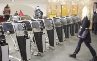 Без жетонов и карт: в метро с помощью смартфона можно будет оплатить проезд