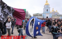 Защищать Андреевский спуск киевлянам помогал «кот-сороконожка» (ФОТО)