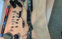 Гражданин Чехии пытался ввезти в Украину метательное оружие
