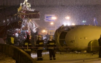 Под Москвой самолет упал прямо на шоссе