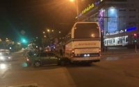 В центре Запорожья попал в ДТП автобус с иностранцами