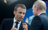Макрон выразил Путину озабоченность в связи с ситуацией на границе с Украиной