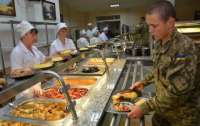Скандальный Окружной админсуд Киева приостановил реформу питания в армии