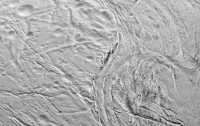 Станция Cassini передала на Землю впечетляющие снимки поверхности Энцелада