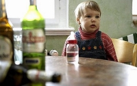 Дети отравились алкоголем во время празднования Нового года с родителями
