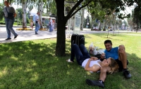 В Донецке интуристы и коренные жители садятся на травку