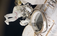 Камера МКС сняла человека без скафандра в открытом космосе (видео)