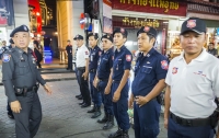 Вестерн по-тайски: полицейский отстрелил палец бандиту с пистолетом