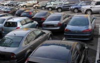 Киевских водителей «разводят» нелегальные парковщики