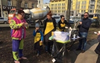 В Киеве пенсионеров будут угощать горячими обедами