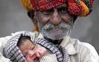 Индийский батрак стал отцом в 94 года