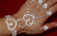 На 8 марта народные депутаты  дарят своим женщинам  «кольца и браслеты, юбки и жакеты»