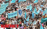 На Всекрымский траурный митинг собралось 30 тысяч крымских татар (ФОТО)