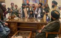 Афганским мальчикам и учителям разрешили вернуться в школу