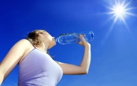 Чем опасно питье воды из бутылок?