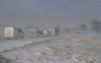 На дорогах Крыма освобождено из снежных заносов 111 авто и более 400 человек (ФОТО)