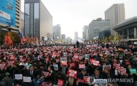 В Южной Корее десятки тысяч человек требуют отставки президента