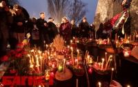 Как в Киеве почтили память жертв Голодомора (ФОТО)