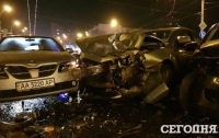 В Киеве столкнулись пять авто, пострадала беременная женщина