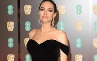 Анджелина Джоли удивила поклонников на обложке глянца