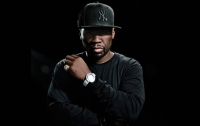 50 Cent ударил на концерте свою фанатку (видео)