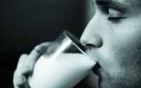 В Голландии на фермах в молоке обнаружили смертельно опасный яд