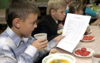 Одесский депутат решил питаться в школьных столовках и заработал гастрит 