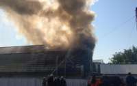 На Киевщине вспыхнул масштабный пожар на предприятии