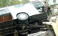 Автобус с детьми упал в реку 