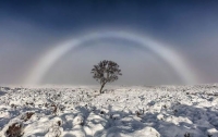 Британец сфотографировал удивительную белую радугу