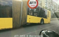 В Киеве во время движения развалился автобус
