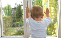 В Киеве дети выпадают из окон