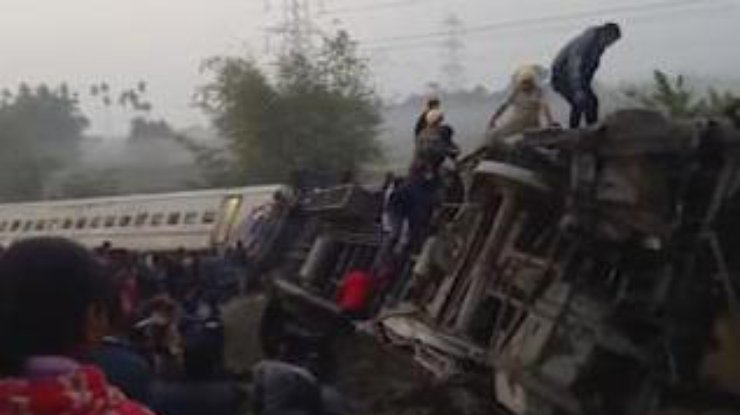 В Индии сошел с рельсов поезд, есть погибшие