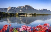 Пляж на берегу горного озера откроется в Швейцарии