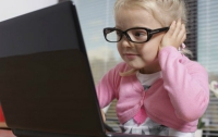 Ученые развеяли представление о том, что телевизор и монитор компьютера портят детям зрение