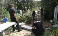 В Одесской области неизвестные устроили погром на кладбище